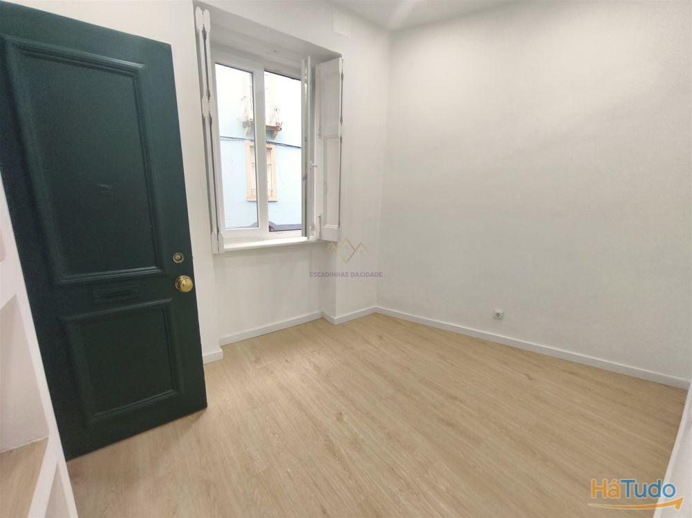 T2 Remodelado na Gra�a, a 10 Minutos do Metro de Santa Apol�nia