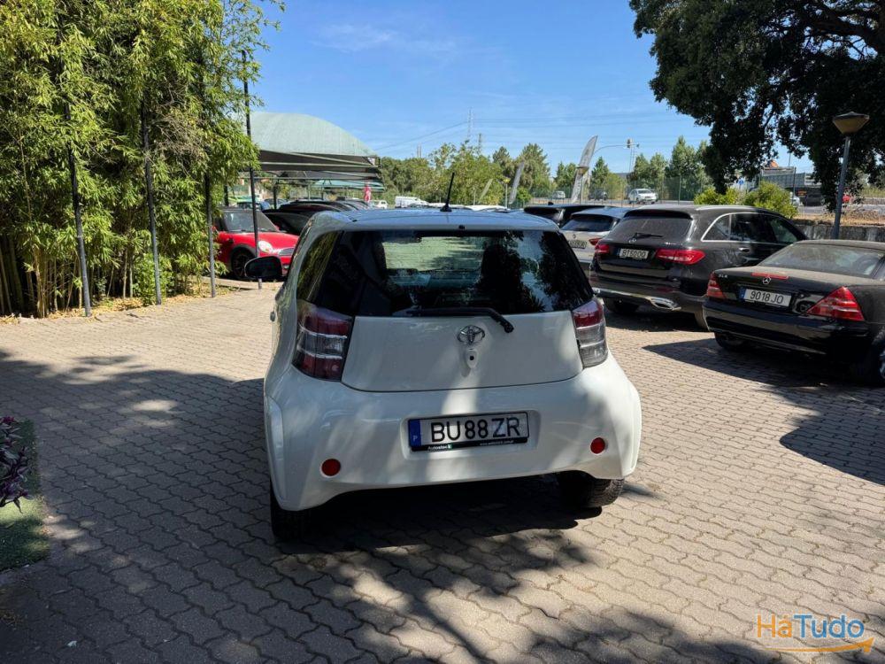 Toyota iQ 1.0 VVT-i Toyota iQ 1.0 VVT-i