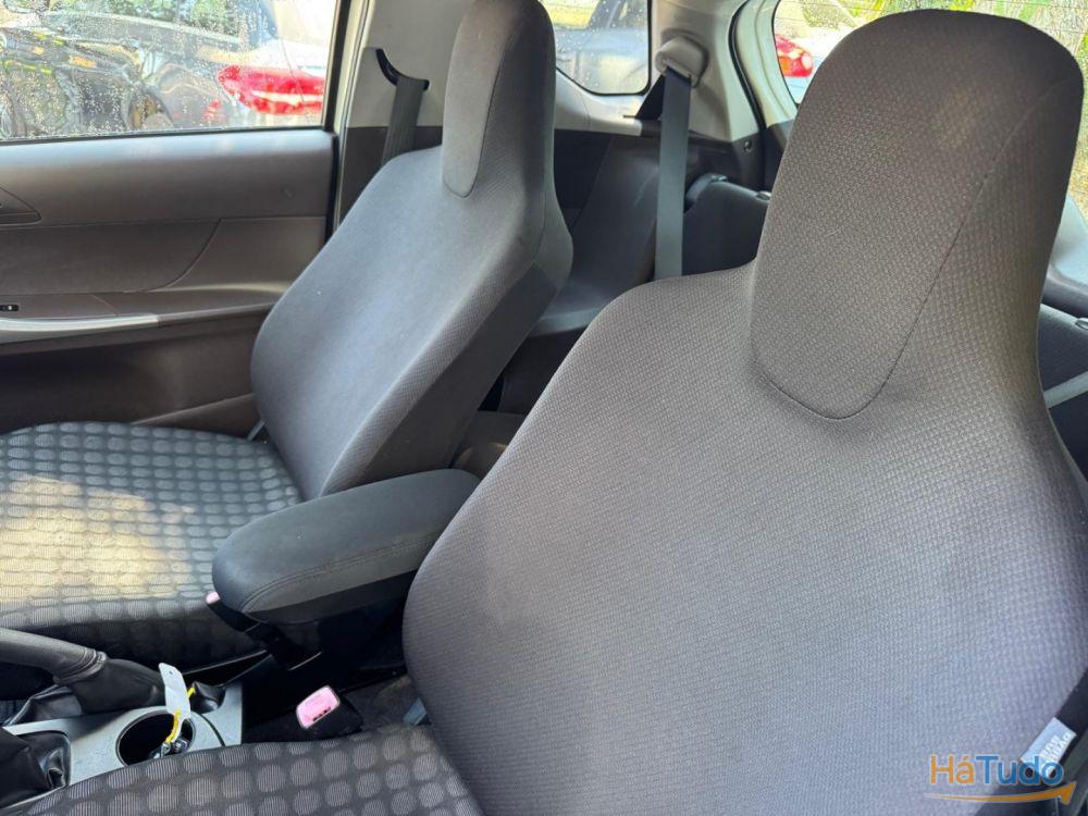 Toyota iQ 1.0 VVT-i Toyota iQ 1.0 VVT-i