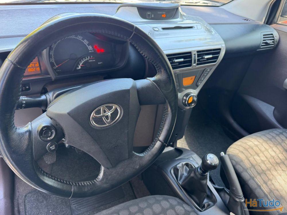 Toyota iQ 1.0 VVT-i Toyota iQ 1.0 VVT-i