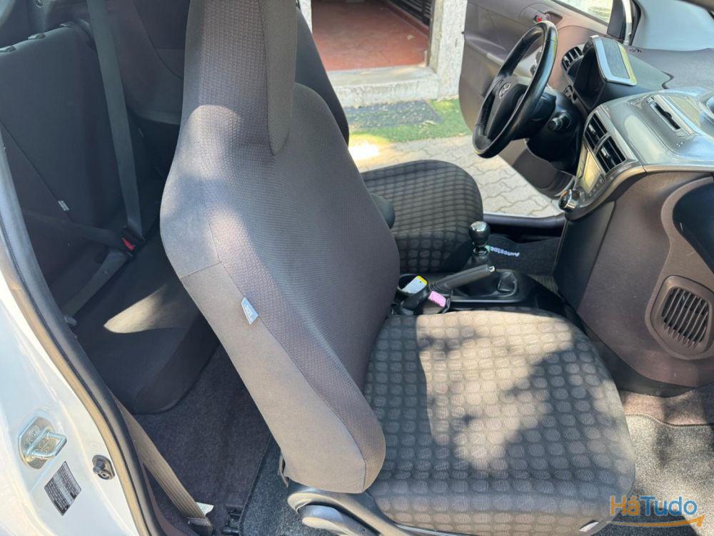 Toyota iQ 1.0 VVT-i Toyota iQ 1.0 VVT-i