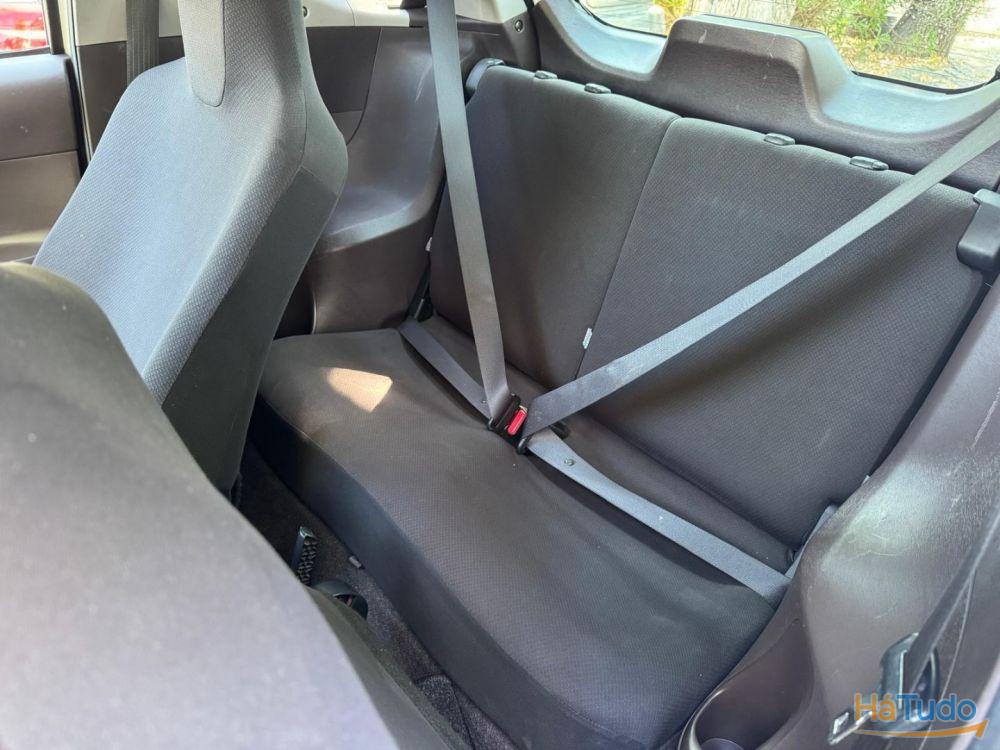 Toyota iQ 1.0 VVT-i Toyota iQ 1.0 VVT-i