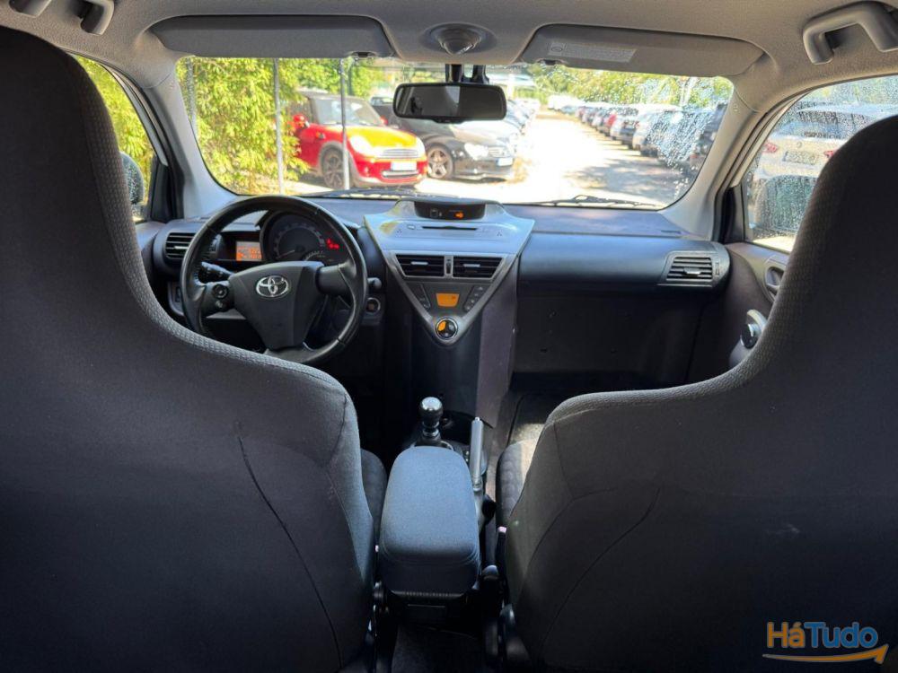 Toyota iQ 1.0 VVT-i Toyota iQ 1.0 VVT-i