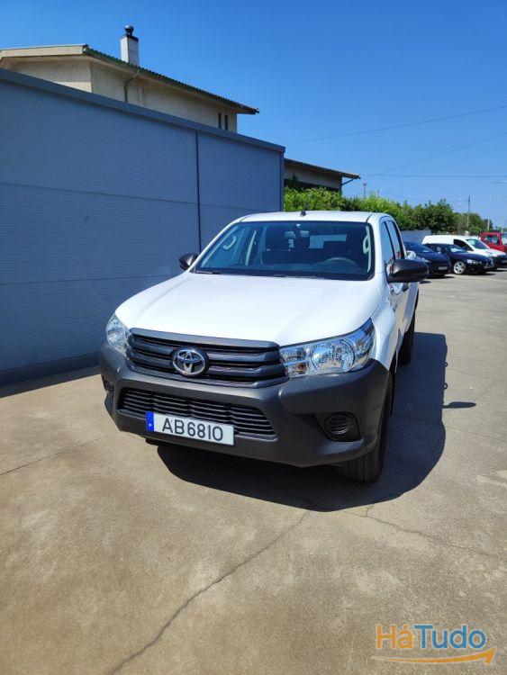 Toyota Hilux 2.4 D-4D 4WD CD CM Toyota Hilux 2.4 D-4D 4WD CD CM