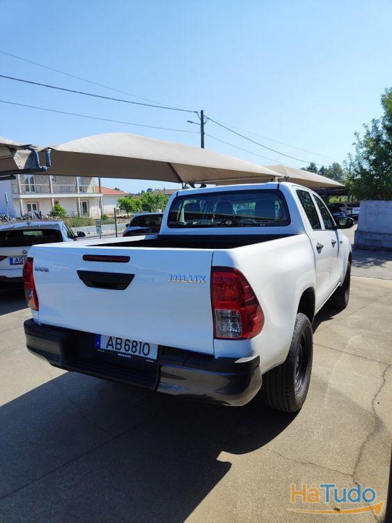 Toyota Hilux 2.4 D-4D 4WD CD CM Toyota Hilux 2.4 D-4D 4WD CD CM