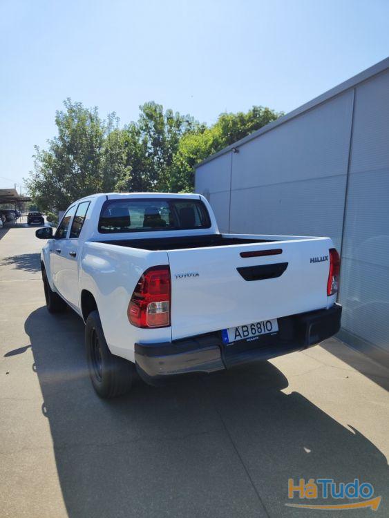 Toyota Hilux 2.4 D-4D 4WD CD CM Toyota Hilux 2.4 D-4D 4WD CD CM