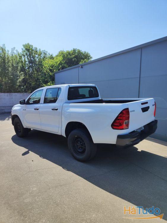 Toyota Hilux 2.4 D-4D 4WD CD CM Toyota Hilux 2.4 D-4D 4WD CD CM