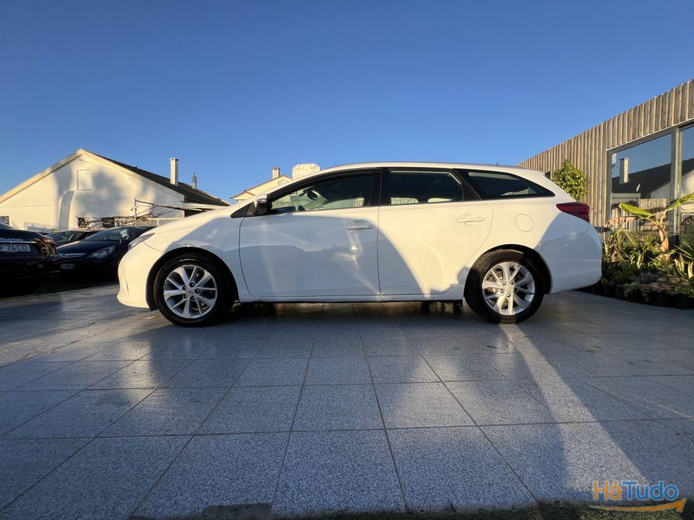 Toyota Auris 2.0 D-4D Comfort Toyota Auris 2.0 D-4D Comfort