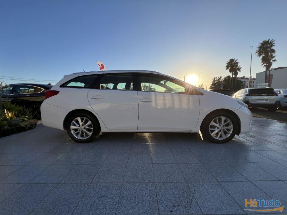 Toyota Auris 2.0 D-4D Comfort Toyota Auris 2.0 D-4D Comfort