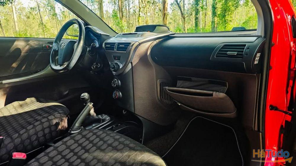 Toyota iQ 1.0 + Toyota iQ 1.0 +