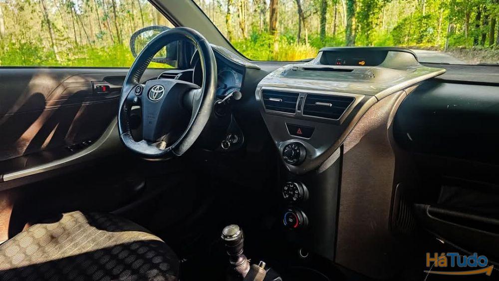 Toyota iQ 1.0 + Toyota iQ 1.0 +