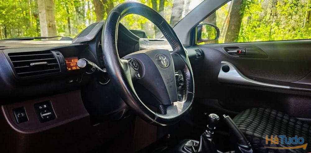 Toyota iQ 1.0 + Toyota iQ 1.0 +