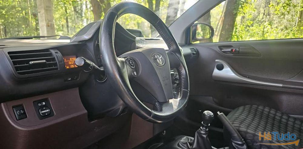 Toyota iQ 1.0 + Toyota iQ 1.0 +