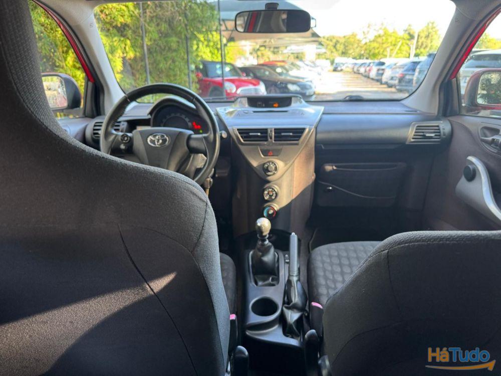 Toyota iQ 1.0 Toyota iQ 1.0