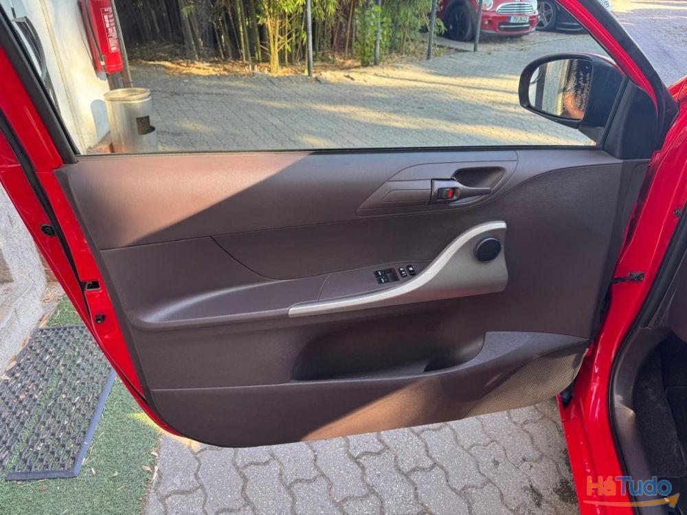 Toyota iQ 1.0 Toyota iQ 1.0