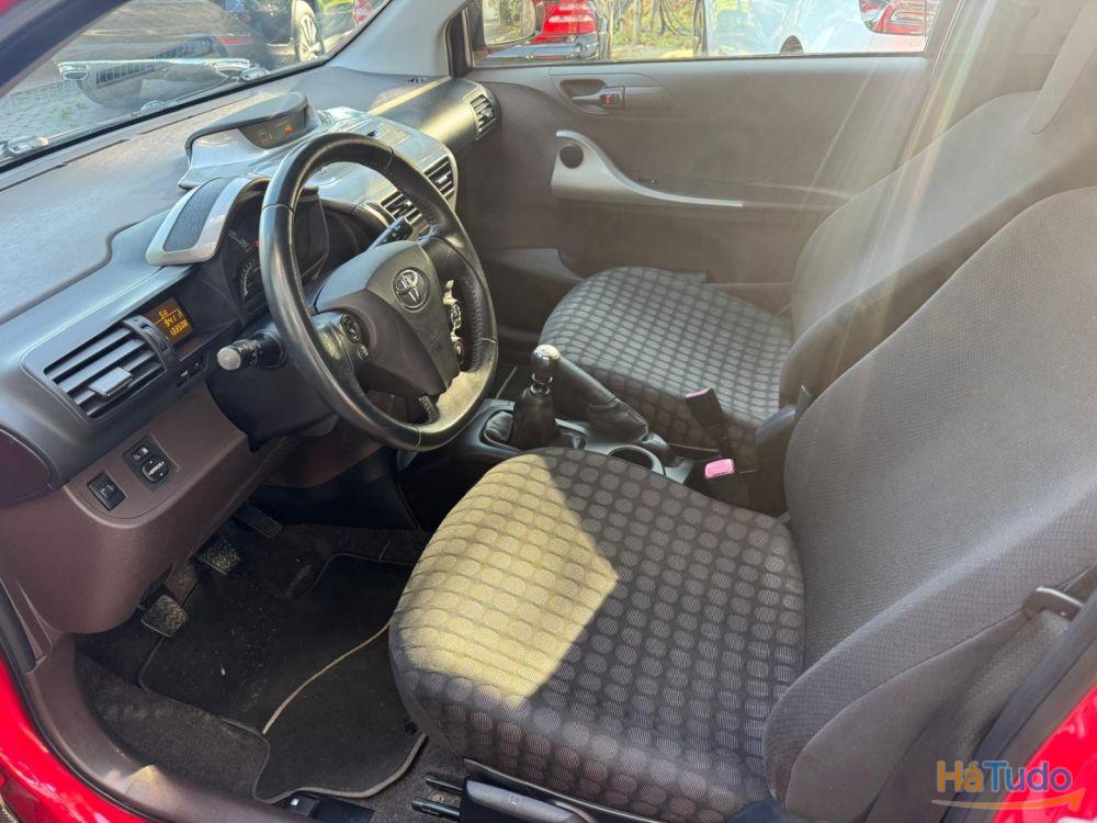 Toyota iQ 1.0 Toyota iQ 1.0