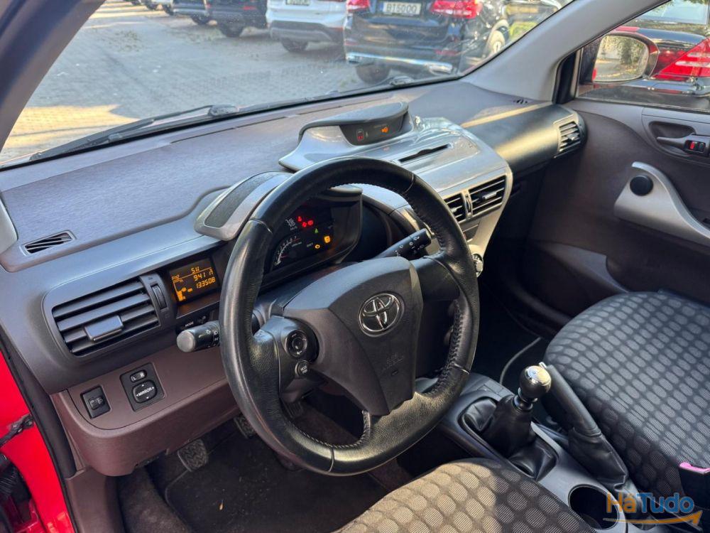 Toyota iQ 1.0 Toyota iQ 1.0