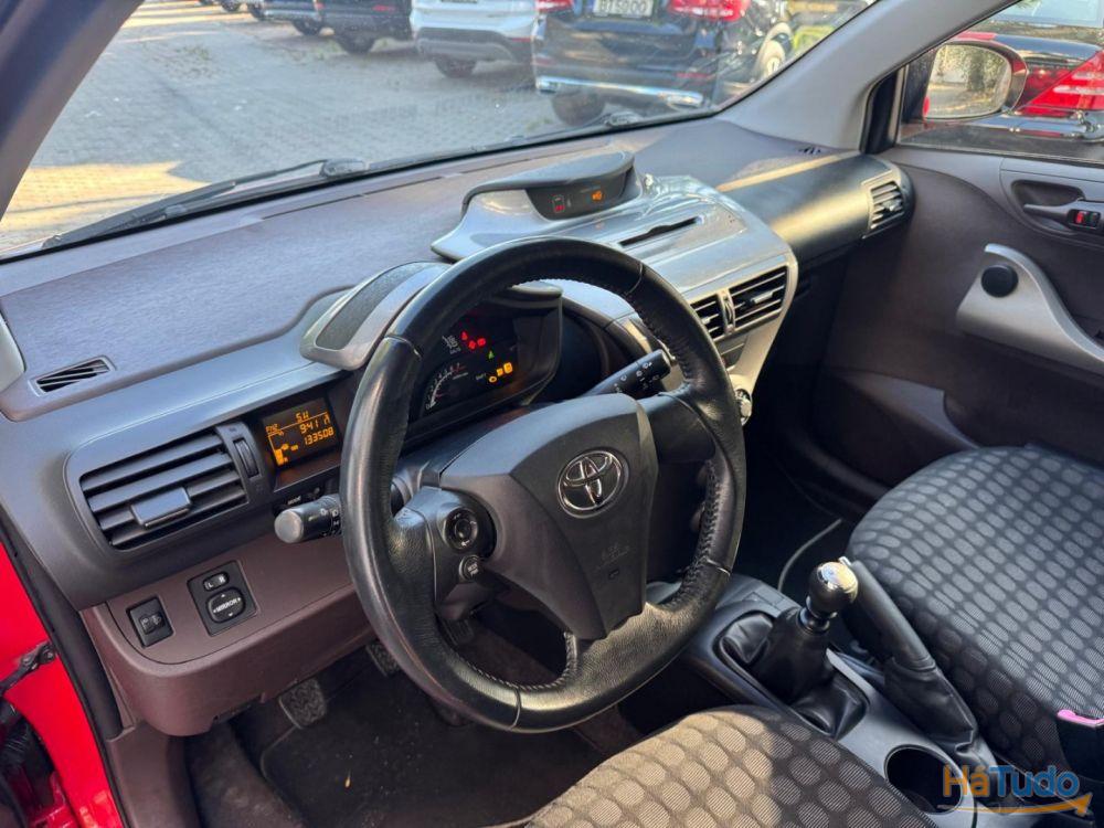 Toyota iQ 1.0 Toyota iQ 1.0