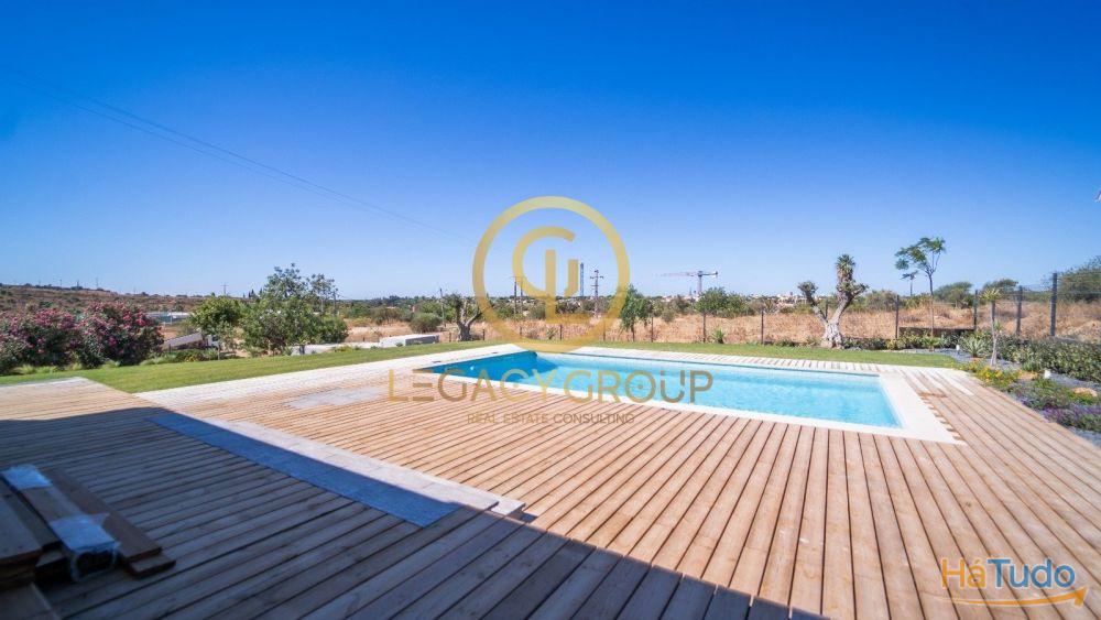 Luxuosa Moradia t4 com piscina e jardim Quarteira Luxuosa Moradia t4 com piscina e jardim Quarteira