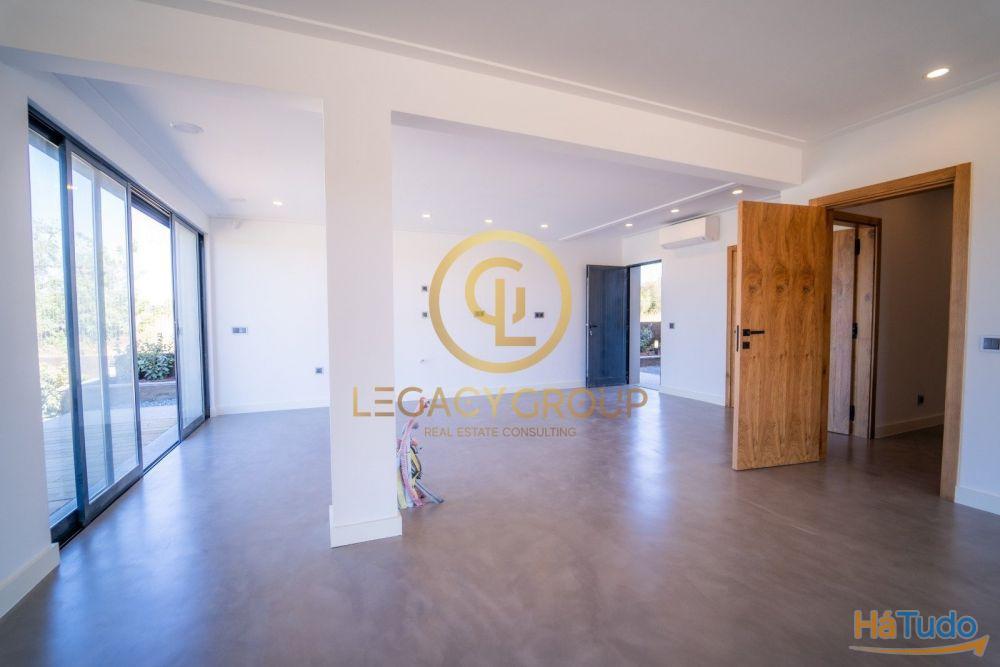 Luxuosa Moradia t4 com piscina e jardim Quarteira Luxuosa Moradia t4 com piscina e jardim Quarteira