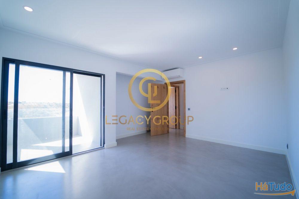 Luxuosa Moradia t4 com piscina e jardim Quarteira Luxuosa Moradia t4 com piscina e jardim Quarteira