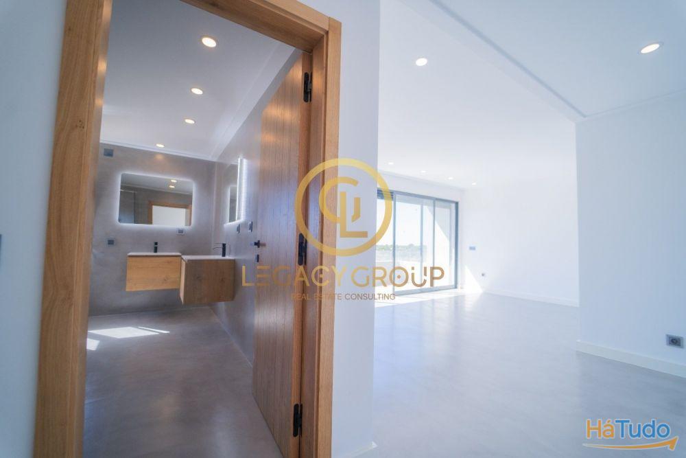 Luxuosa Moradia t4 com piscina e jardim Quarteira Luxuosa Moradia t4 com piscina e jardim Quarteira