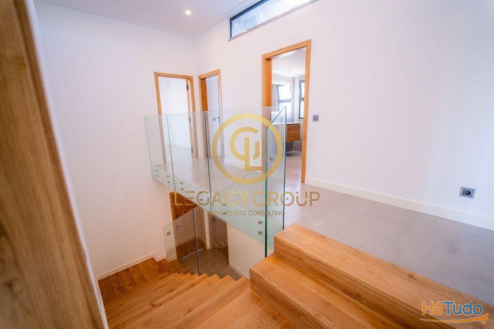 Luxuosa Moradia t4 com piscina e jardim Quarteira Luxuosa Moradia t4 com piscina e jardim Quarteira