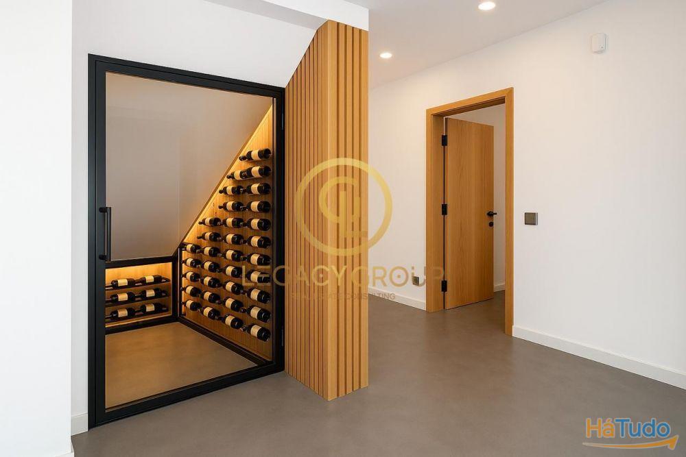 Luxuosa Moradia t4 com piscina e jardim Quarteira Luxuosa Moradia t4 com piscina e jardim Quarteira