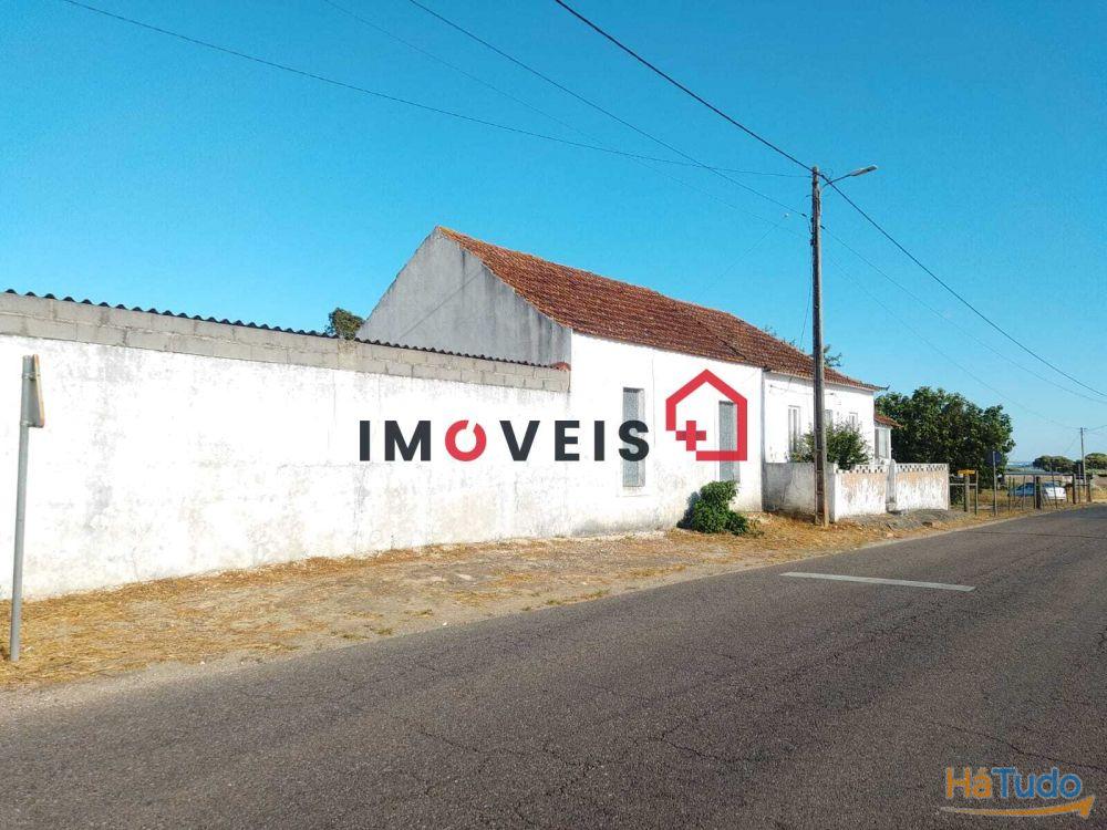 Moradia em Quintinha - Santarém (São Vicente do Paul e Vale de Figueira) Moradia em Quintinha - Santarém (São Vicente do Paul e Vale de Figueira)