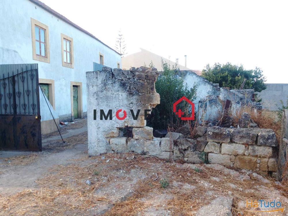 Moradia em Quintinha - Santarém (São Vicente do Paul e Vale de Figueira) Moradia em Quintinha - Santarém (São Vicente do Paul e Vale de Figueira)