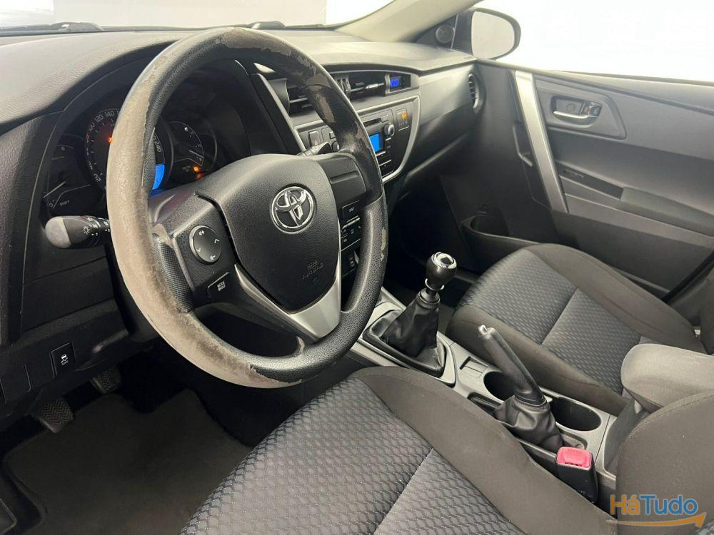 Toyota Auris Touring Sports 1.4 D-4D ACTIVE Toyota Auris Touring Sports 1.4 D-4D ACTIVE