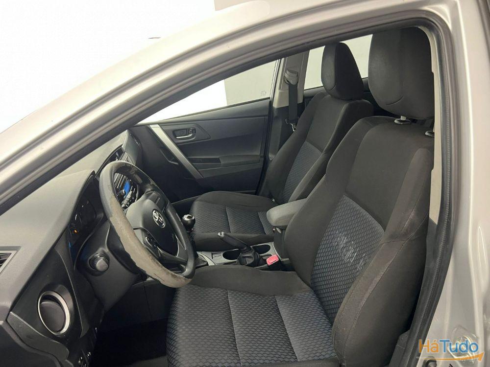 Toyota Auris Touring Sports 1.4 D-4D ACTIVE Toyota Auris Touring Sports 1.4 D-4D ACTIVE