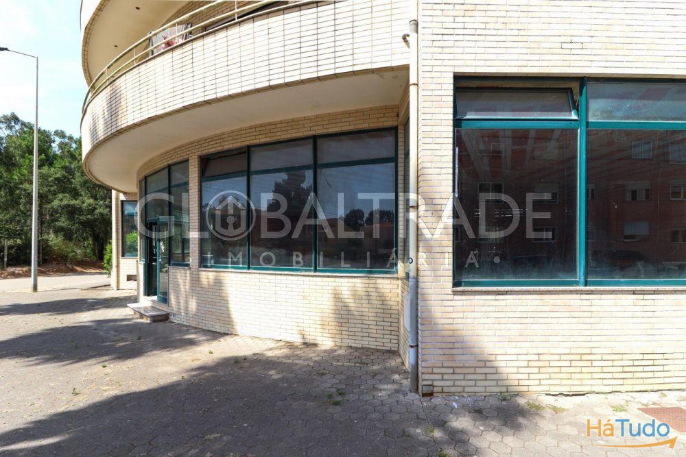 Loja com 331m� ampla e vers�til em Vila Nova de Gaia