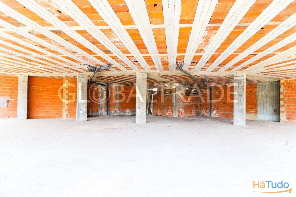 Loja com 331m� ampla e vers�til em Vila Nova de Gaia