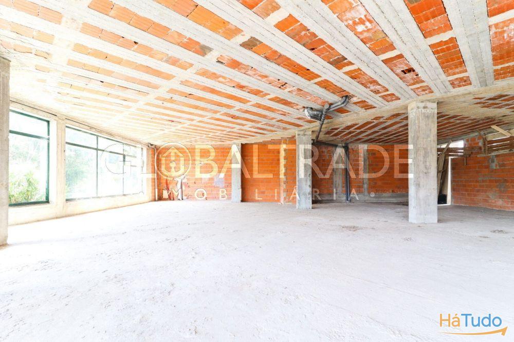 Loja com 331m� ampla e vers�til em Vila Nova de Gaia