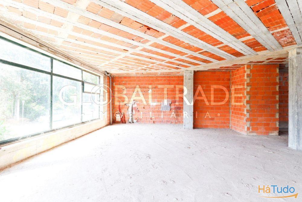 Loja com 331m� ampla e vers�til em Vila Nova de Gaia