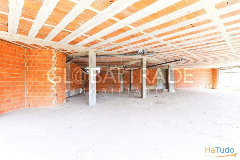 Loja com 331m� ampla e vers�til em Vila Nova de Gaia