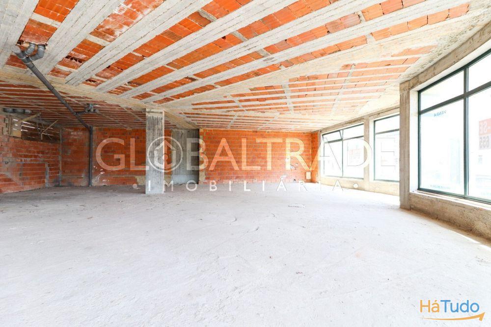 Loja com 331m� ampla e vers�til em Vila Nova de Gaia