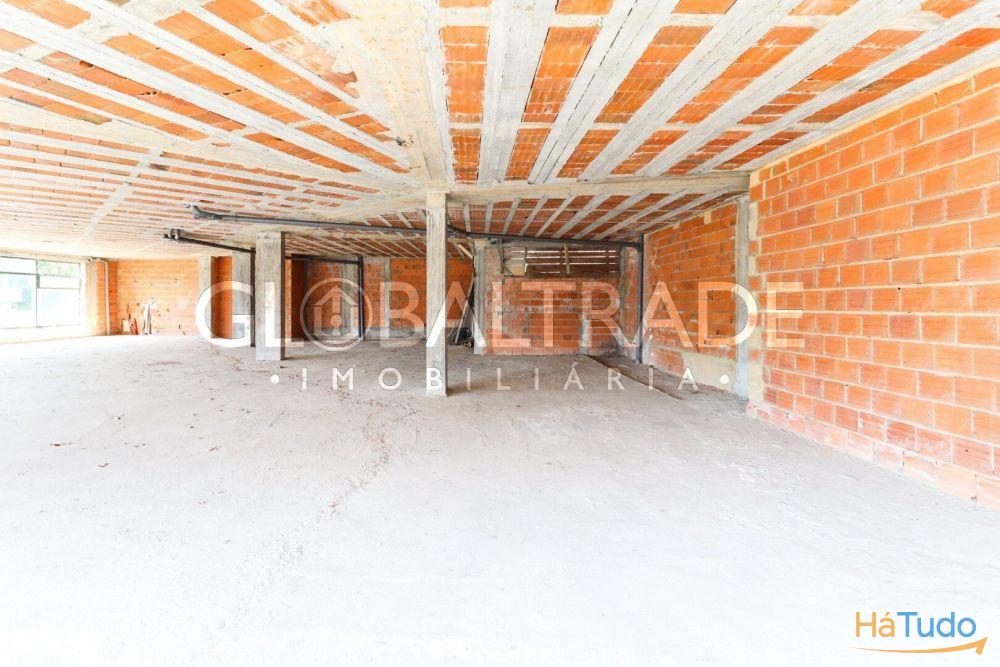 Loja com 331m� ampla e vers�til em Vila Nova de Gaia