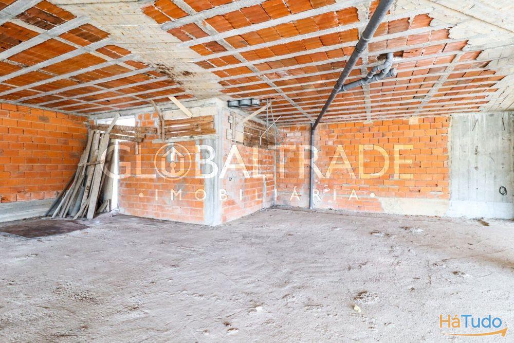 Loja com 331m� ampla e vers�til em Vila Nova de Gaia