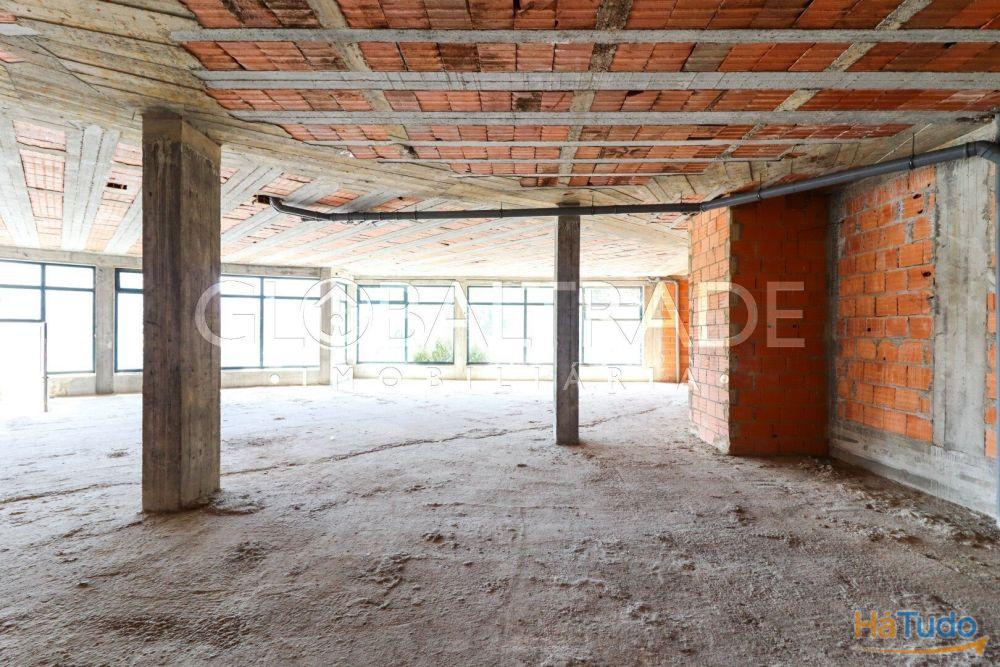 Loja com 331m� ampla e vers�til em Vila Nova de Gaia