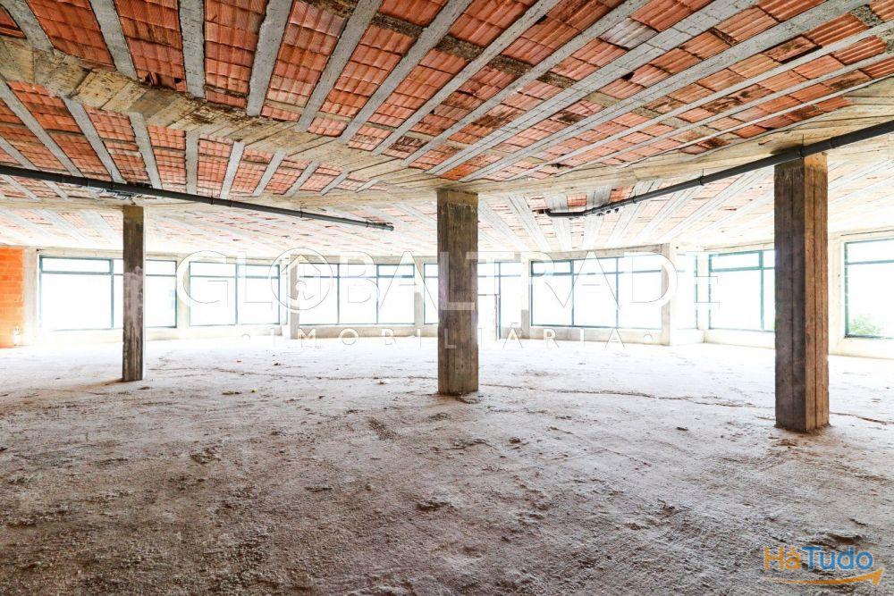 Loja com 331m� ampla e vers�til em Vila Nova de Gaia