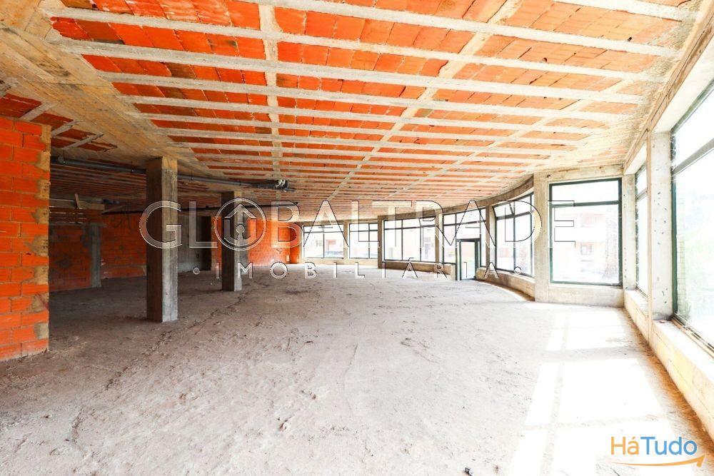 Loja com 331m� ampla e vers�til em Vila Nova de Gaia