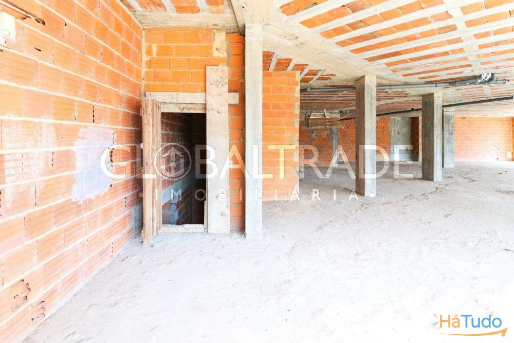 Loja com 331m� ampla e vers�til em Vila Nova de Gaia
