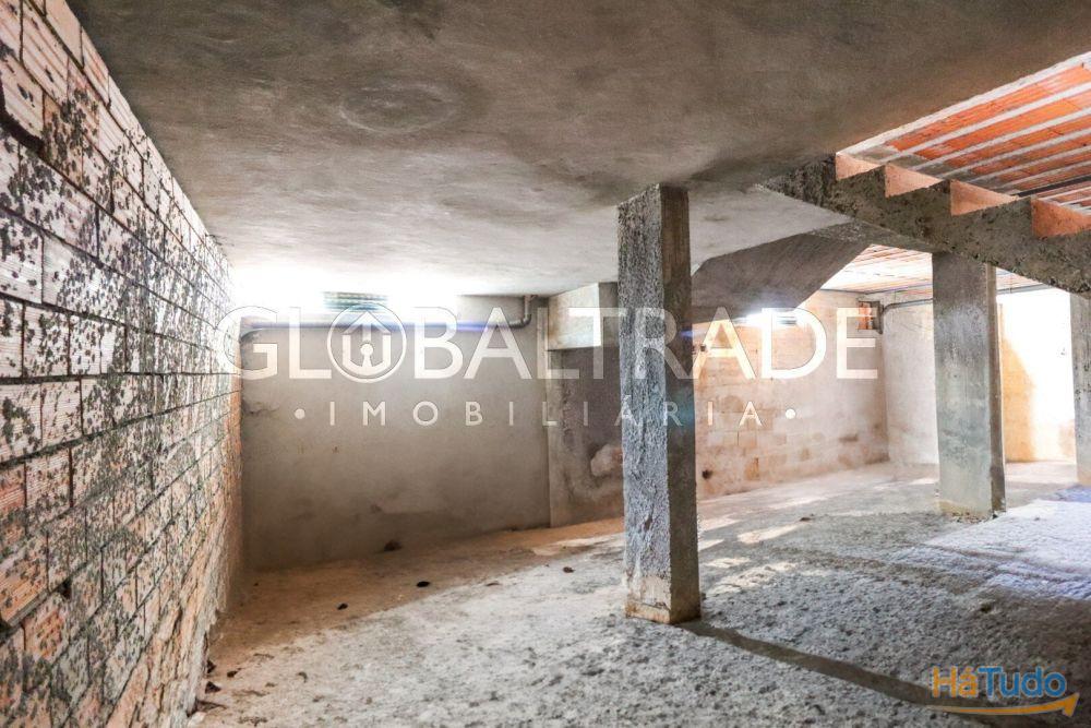 Loja com 331m� ampla e vers�til em Vila Nova de Gaia