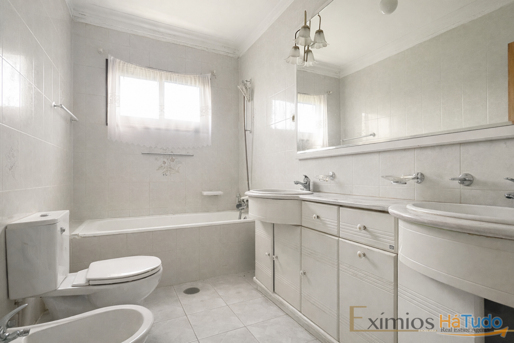 Moradia V3 com garagem para dois carros, em Beiriz Moradia V3 com garagem para dois carros, em Beiriz