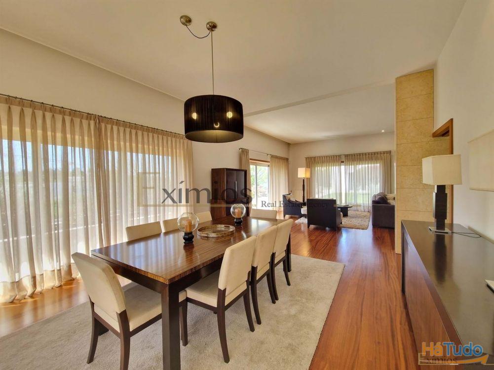 Moradia isolada V5, com piscina aquecida, na Póvoa de Varzim Moradia isolada V5, com piscina aquecida, na Póvoa de Varzim