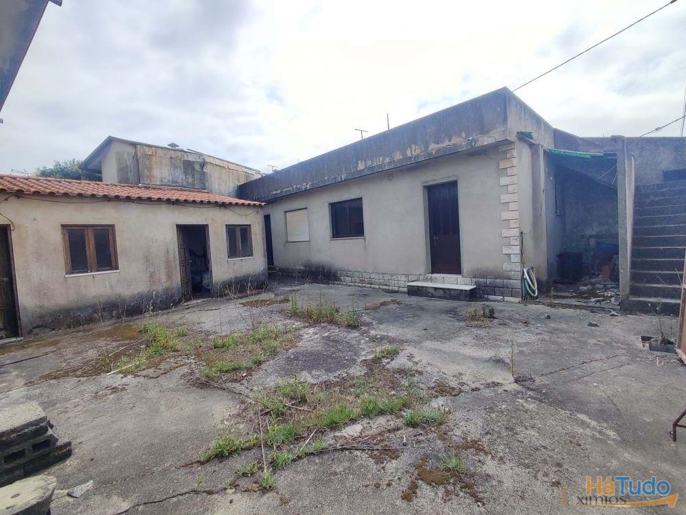 Moradia para restauro total, a poucos metros da praia, em Aguçadoura Moradia para restauro total, a poucos metros da praia, em Aguçadoura