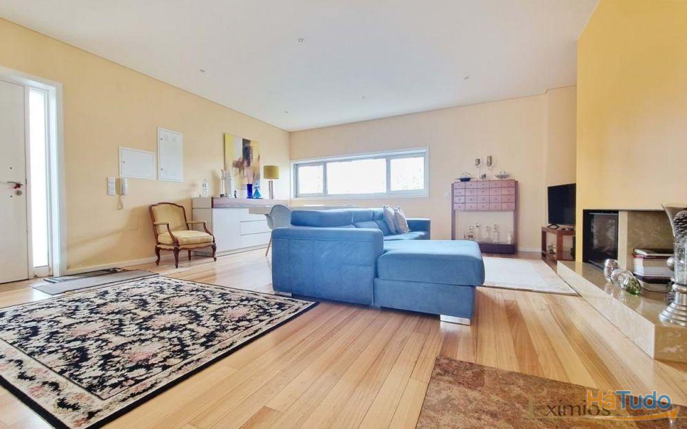 Moradia isolada V2+1 de arquitetura moderna, em Argivai Moradia isolada V2+1 de arquitetura moderna, em Argivai