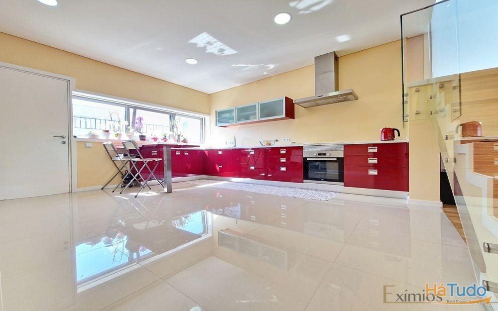 Moradia isolada V2+1 de arquitetura moderna, em Argivai Moradia isolada V2+1 de arquitetura moderna, em Argivai